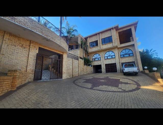 6 BEDROOM HOUSE FOR SALE IN BASSONIA